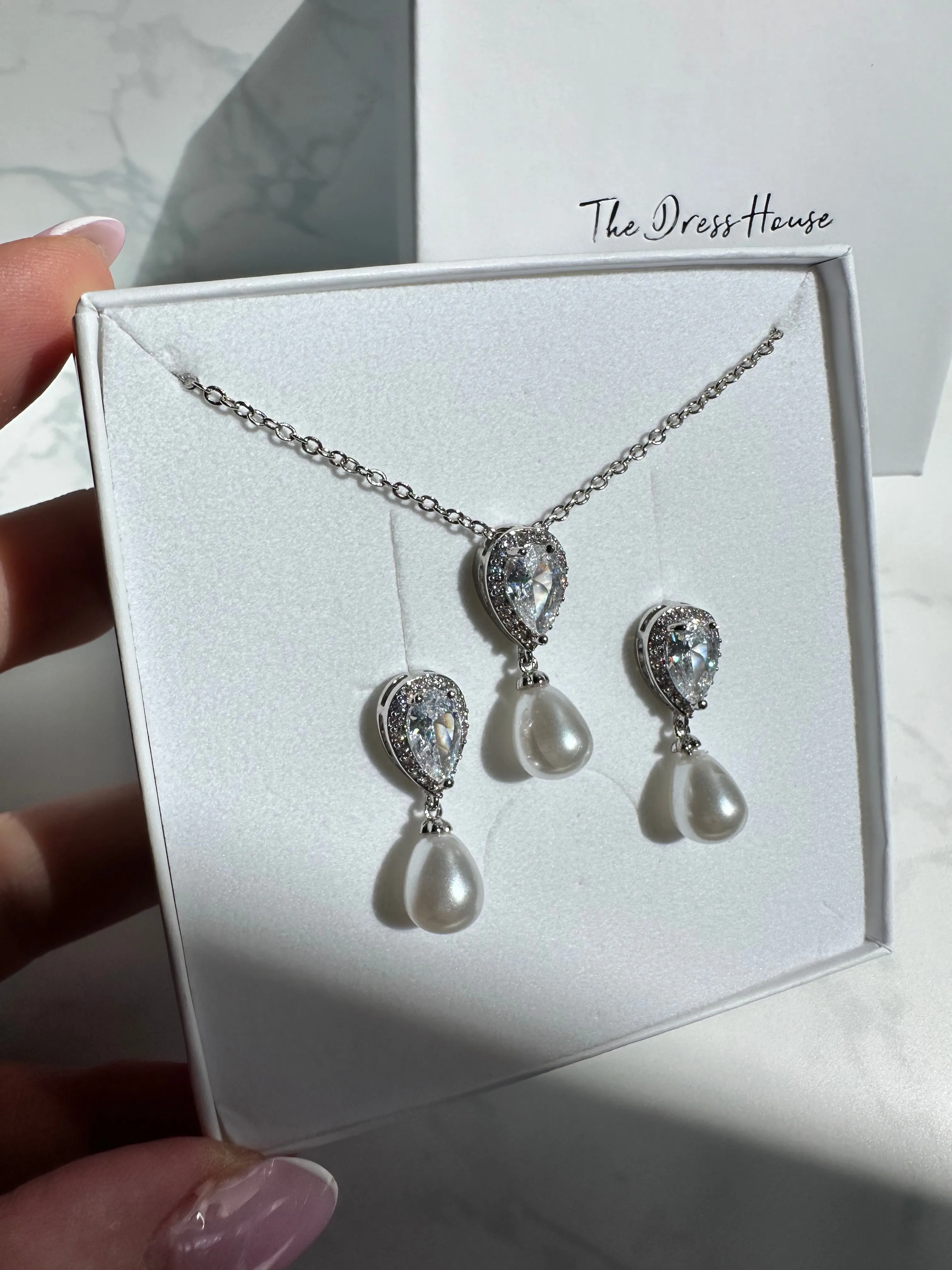 Connie - Silver Pearl Necklace Earring Gift Set