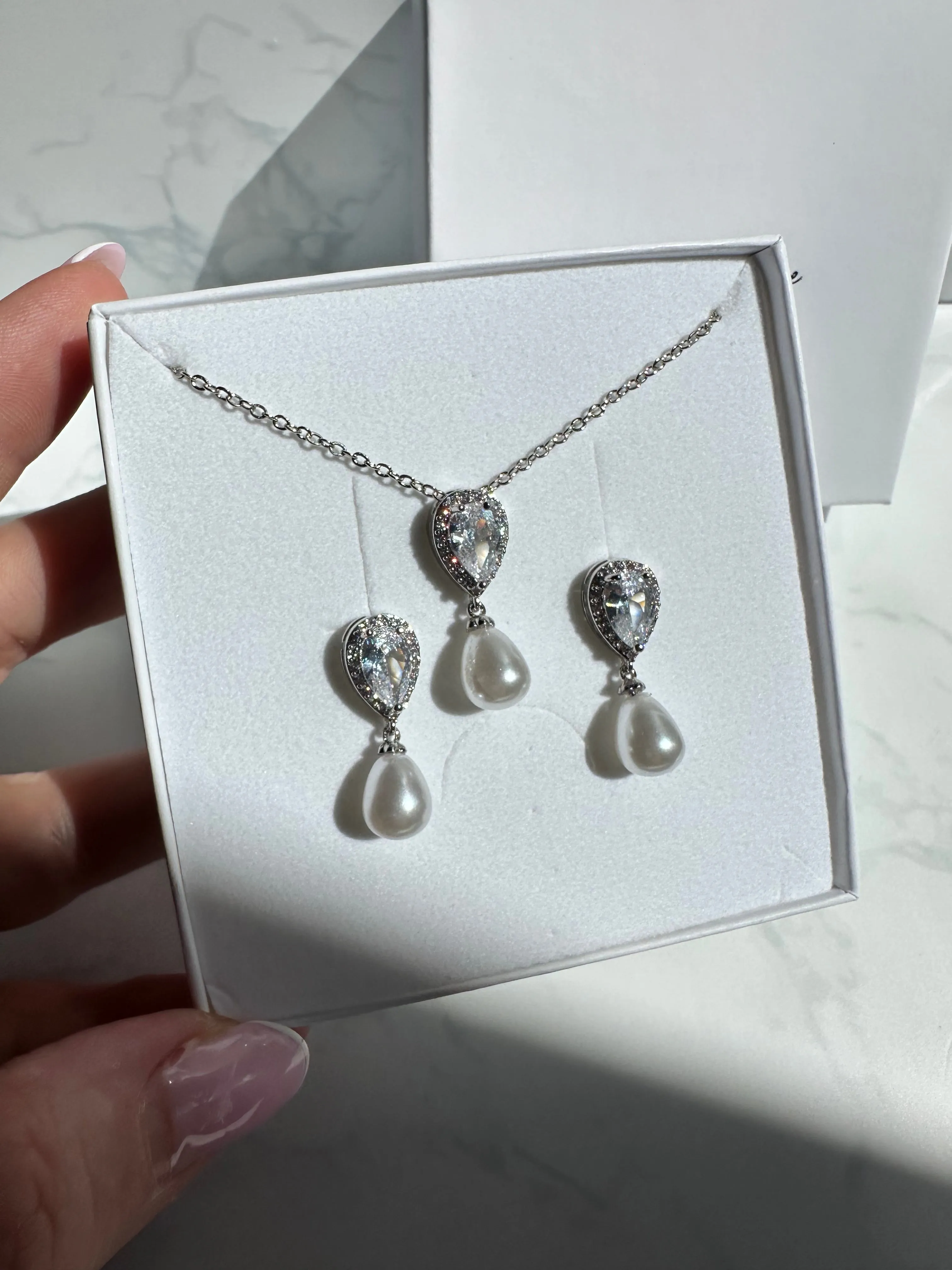 Connie - Silver Pearl Necklace Earring Gift Set