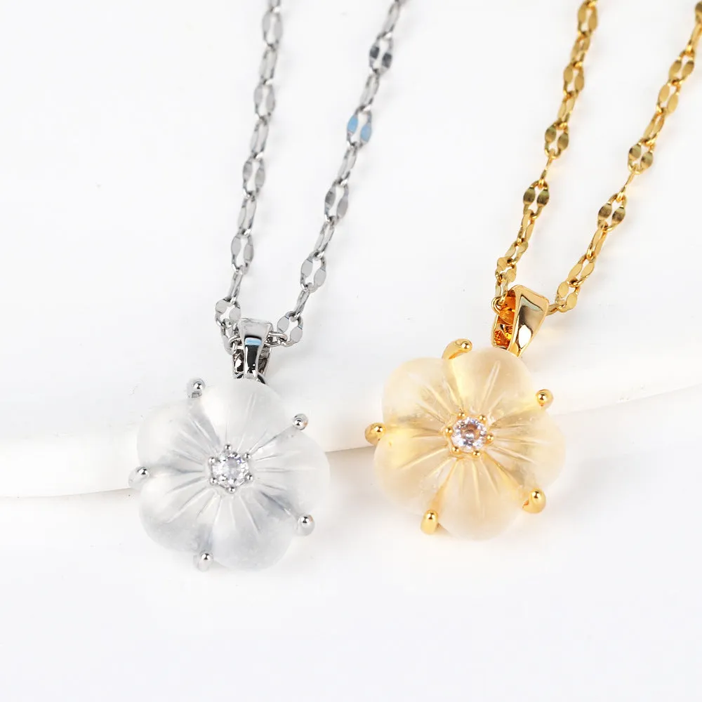 Moderate Luxury Flower Petal Plastic Necklaces