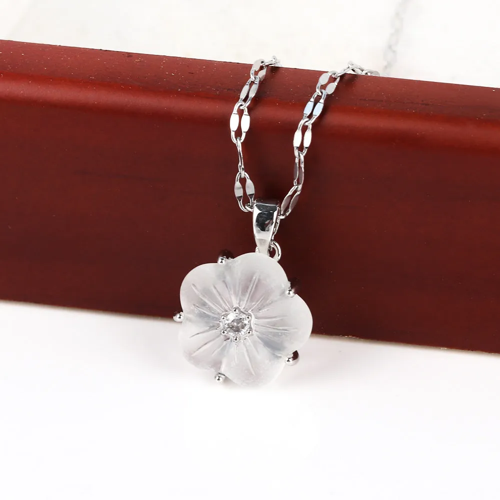 Moderate Luxury Flower Petal Plastic Necklaces