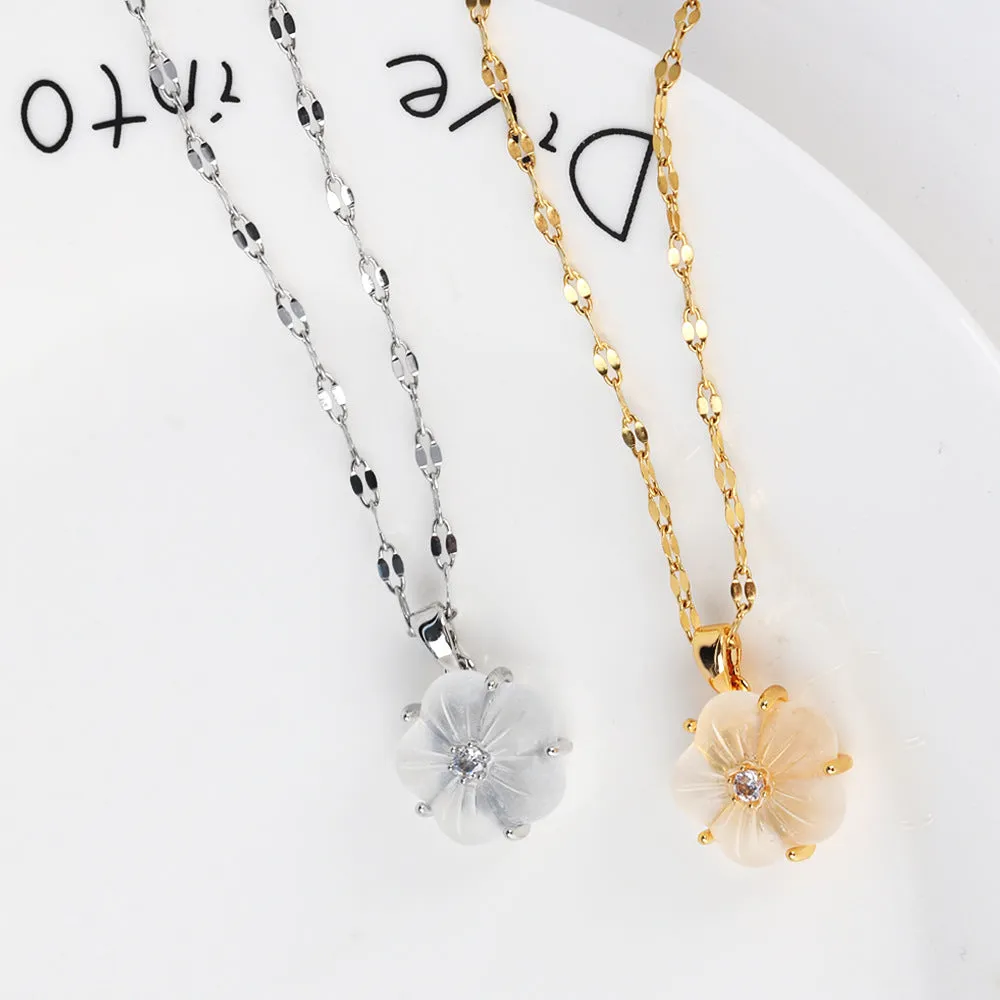 Moderate Luxury Flower Petal Plastic Necklaces