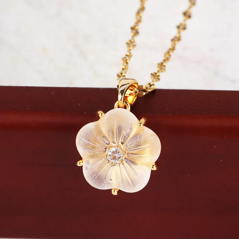 Moderate Luxury Flower Petal Plastic Necklaces