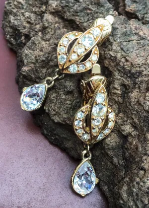 Stunning Vintage Trifari Crystal Dangle Clip On Earrings.