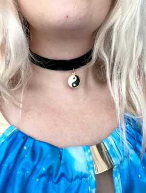 Vintage 90s Black Velvet Yin Yang Choker