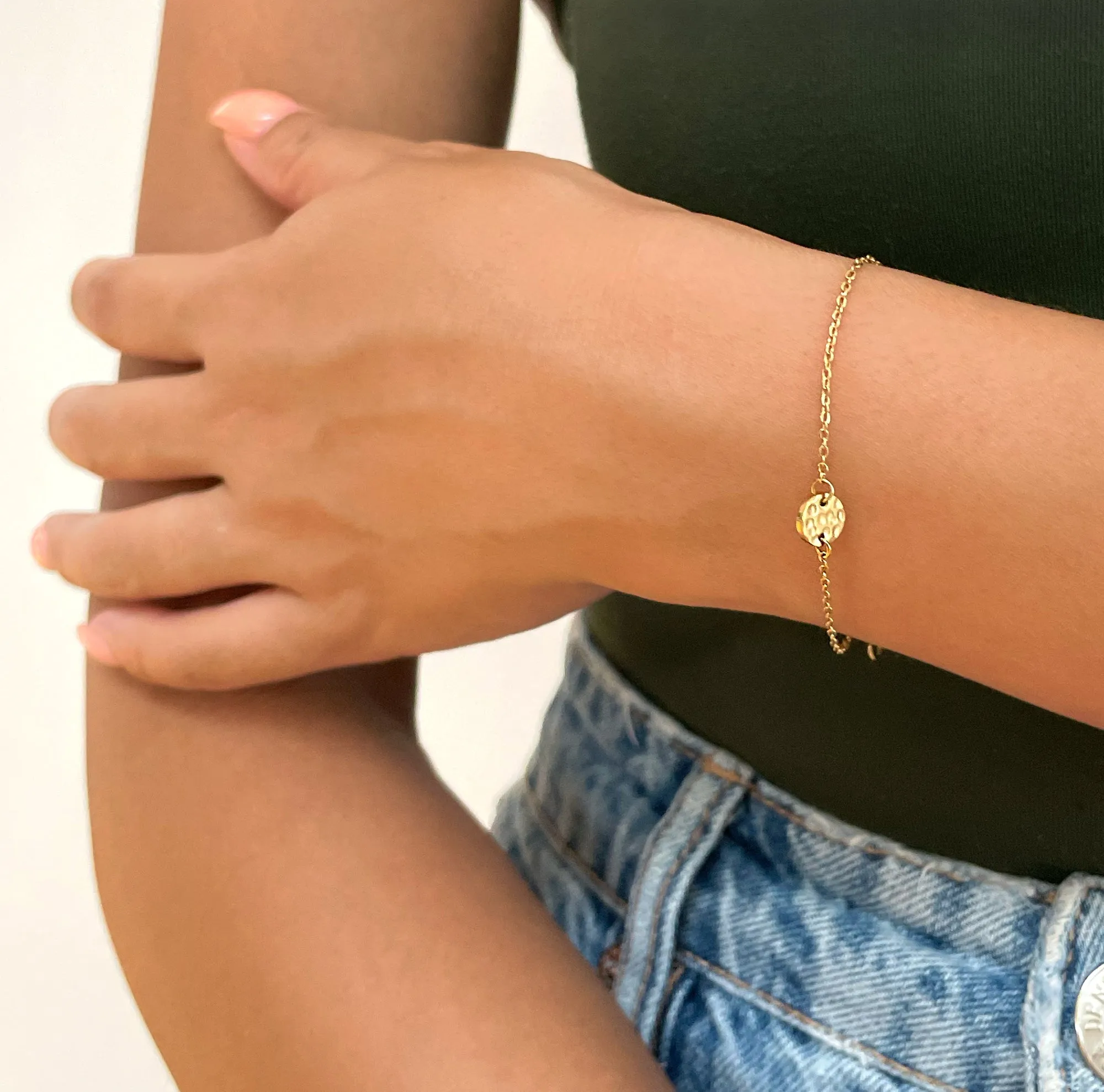 ZOE GOLD DAINTY DISC BRACELET