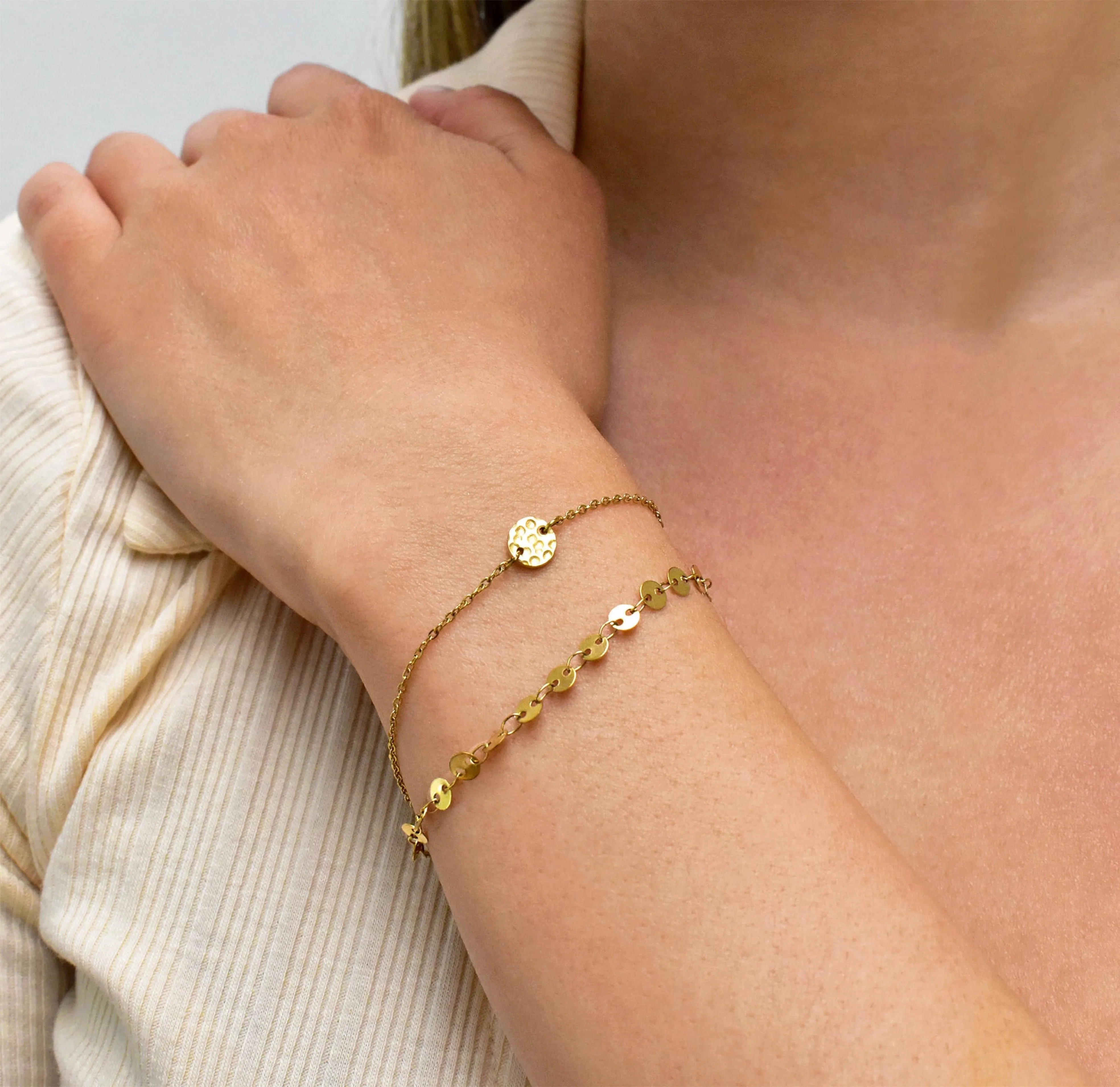 ZOE GOLD DAINTY DISC BRACELET